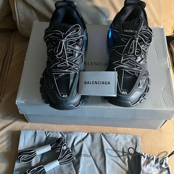 Balenciaga track sneaker  LED Black men size 41 which is a Us 8 like new - Picture 9 of 9
